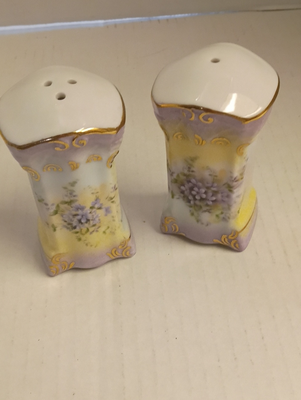 Porcelain Lavender Floral Salt and Pepper Shakers - Gold Trim, Vintage, EUC